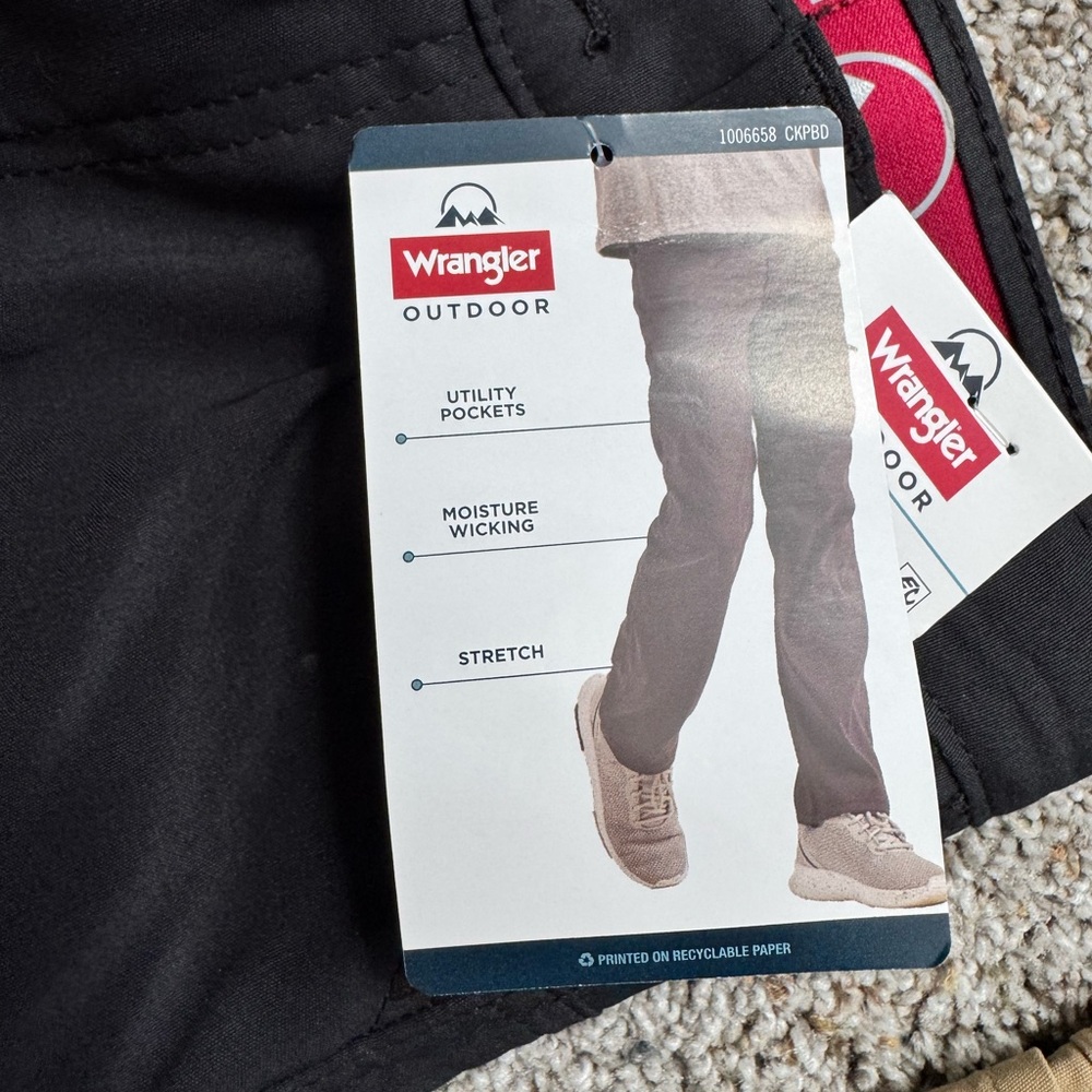 Boys Wrangler black Cargo Pants - Picture 3 of 7